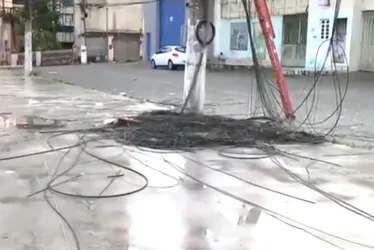 
				Fiação pega fogo e assusta pedestres na Praça dos Martírios
			
			