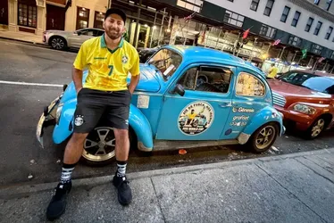 
				Gremista percorre 14 países de Fusca para ver a Seleção Brasileira nos EUA
			
			