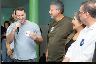 
				Lessa reaparece após acordo de JHC com Luciano subir no telhado
			
			