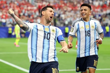 
				Messi alcança artilheiros de quatro Copas em apenas 2 jogos
			
			