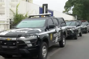 
				Operação prende suspeito de atirar em motorista por app na Jatiúca e apreende arsenal com fuzis e pistolas
			
			