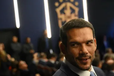 
				Presidente da CBF veta uniforme vermelho no último jogo do Brasil
			
			