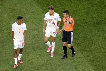 
				Primeira semana da Copa tem "epidemia" de camisas rasgadas
			
			