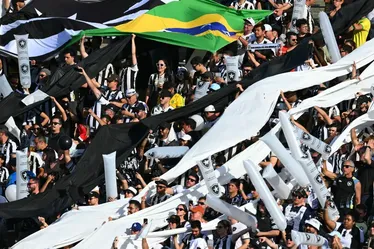 
				Quando o 'impossível' vestiu preto e branco, o Botafogo chocou o mundo
			
			