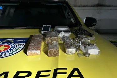 
				Traficante é preso com cocaína, maconha e revólver em Guaxuma
			
			
