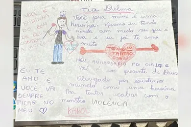 
				Veja cartas deixadas em ONG por mulher que fingia ter 12 anos
			
			