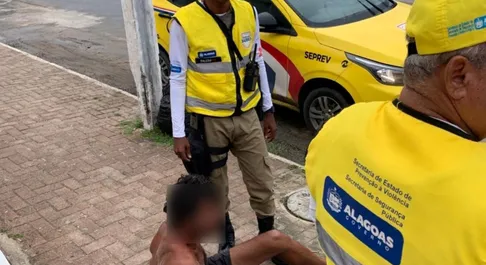 Homem é preso após adolescente denunciar importunação sexual na Praia do Francês