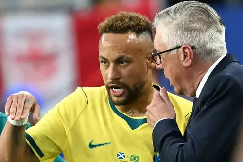 
				Ancelotti comemora retorno de Neymar e valoriza Copa de Vini Jr
			
			
