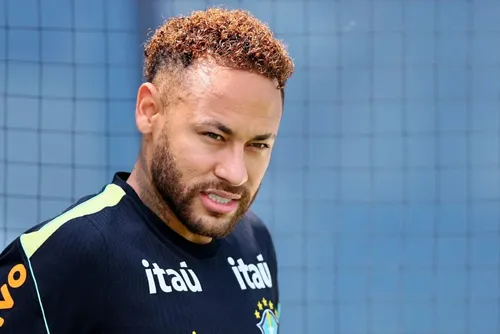 
				Ancelotti sobre condição de Neymar: “Eu posso jogar 90 minutos caminhando”
			
			