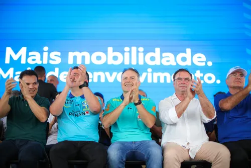 
				Ao lado de Luciano e Nezinho, Paulo entrega duplicação da AL-110 e destaca avanços em infraestrutura, segurança e educação
			
			