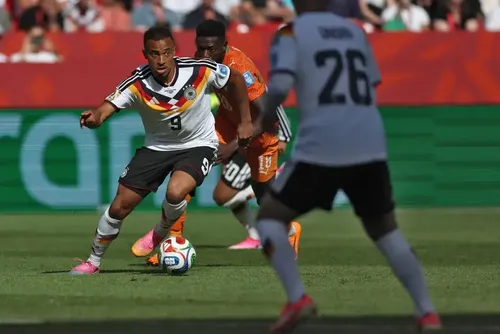 
				Atacante da Alemanha promete imitar Ronaldo Fenômeno se seleção for penta da Copa
			
			
