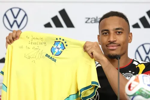 
				Atacante da Alemanha promete imitar Ronaldo Fenômeno se seleção for penta da Copa
			
			