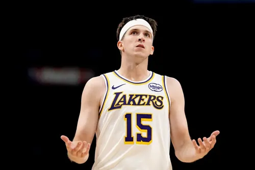 
				Austin Reaves renova com Lakers por quatro temporadas e contrato máximo
			
			