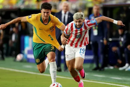 
				Austrália segura o empate com Paraguai e avança em segundo do grupo
			
			