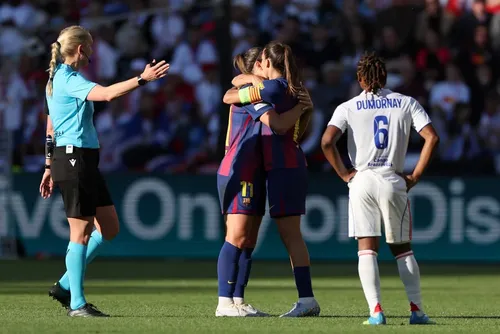 
				Barcelona atropela Lyon e conquista o tetra da Champions Feminina
			
			