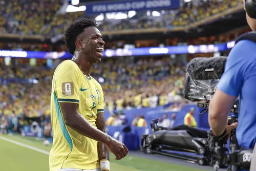 
				Brasil aciona FIFA após gol anulado de Vini Jr. e usa lance de Messi como comparação
			
			