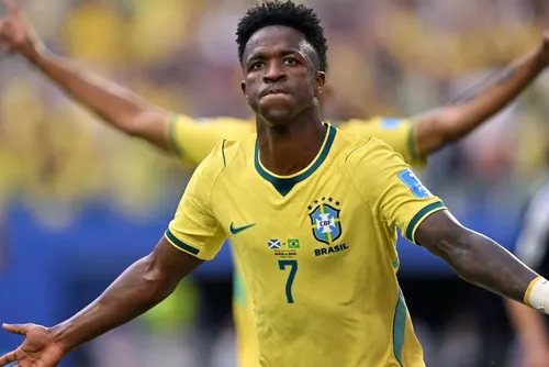 
				Brasil domina Escócia, vence e avança na Copa do Mundo como líder do grupo
			
			