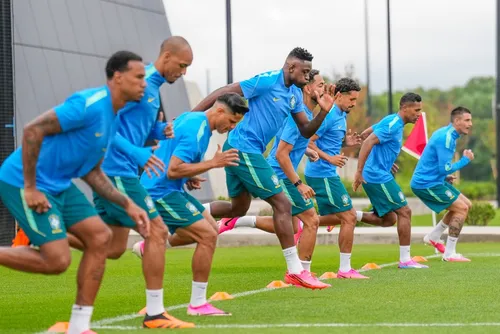 
				Brasil enfrenta Escócia em busca da classificação para o mata-mata da Copa como líder do grupo C
			
			