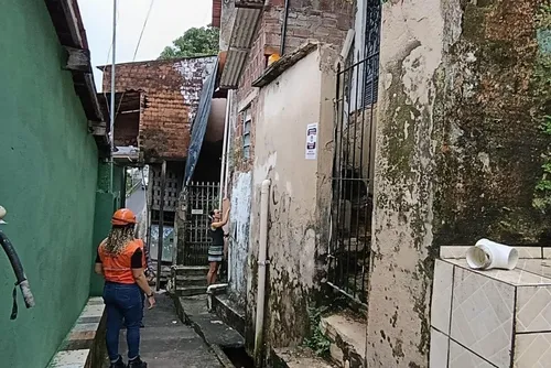 
				Casa desaba parcialmente no Feitosa após chuvas fortes
			
			