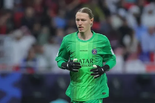 
				Crise no PSG? Jogadores não se cumprimentam em jogo-treino
			
			