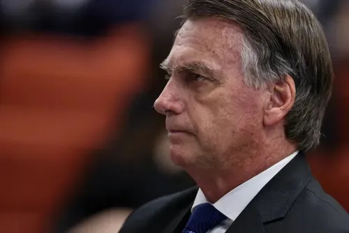 
				Defesa de Bolsonaro pede a Moraes que prorrogue prisão domiciliar
			
			