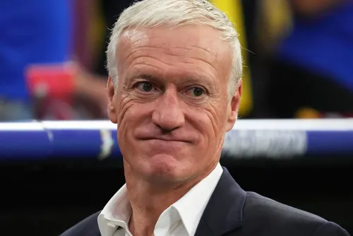 
				Deschamps volta à França após morte de sua mãe e não comandará equipe contra Noruega
			
			