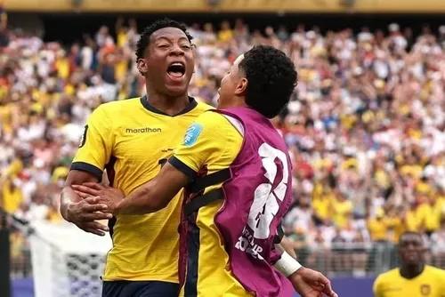
				Equador surpreende, vira sobre Alemanha e se classifica na Copa do Mundo
			
			