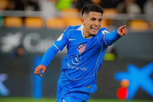 
				Ex-Botafogo, Thiago Almada entra na mira de gigante saudita
			
			