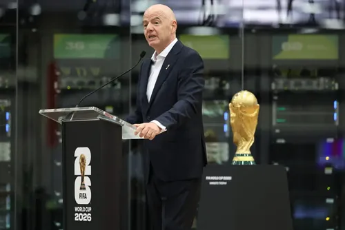 
				Fifa libera entrevistas em espanhol no Mundial após polêmica com Vinícius Júnior
			
			