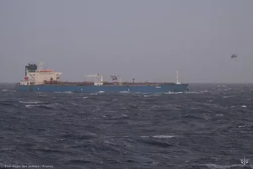 
				França intercepta petroleiro 'fantasma' russo próximo à Itália, diz Macron
			
			
