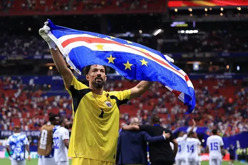 
				Grupo mais embolado da Copa pode acabar com Cabo Verde classificado e Uruguai eliminado
			
			