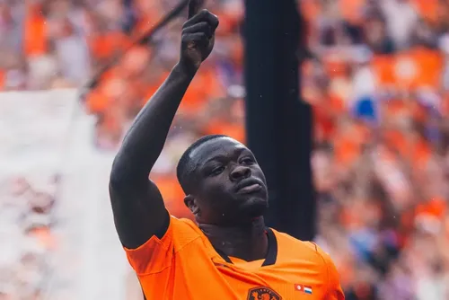 
				Holanda vence a Tunísia e evita Brasil na próxima fase da Copa do Mundo
			
			
