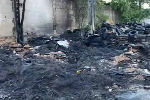 
				Incêndio em depósito de pneus provoca transtornos e deixa moradores sem energia
			
			