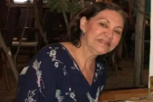 
				Influencer mostra resgate e conta como mulher morreu ao descer de avião; veja vídeo
			
			