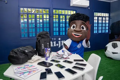 
				Instituto Vini Jr. cria personagem infantil para inspirar novas gerações: 'Podem acreditar em si mesmas'
			
			