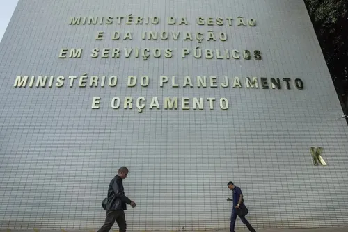 
				Jogo do Brasil: serviço público encerrará expediente às 11h no dia 29/6
			
			