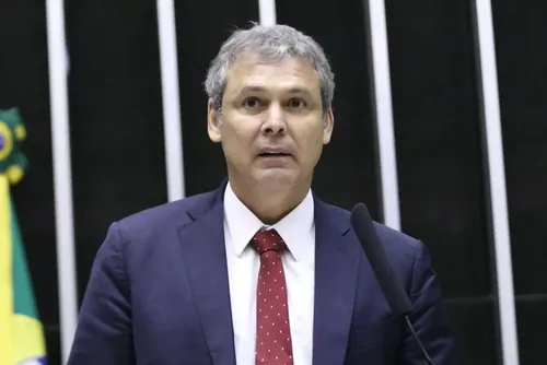 
				Lindbergh recorre para evitar que André Mendonça seja relator de caso Dark Horse
			
			