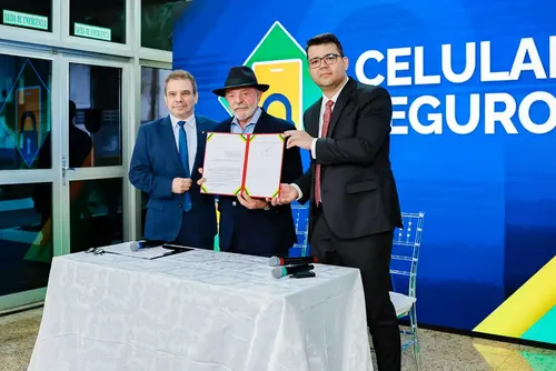 
				Lula anuncia 'Serasa dos celulares roubados' e pede para a população devolver aparelhos
			
			
