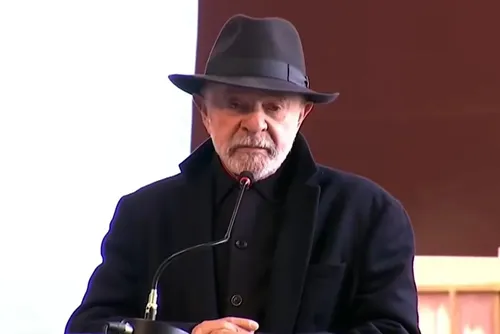 
				Lula pede minuto de silêncio por mortos e enviará ministro à Venezuela
			
			