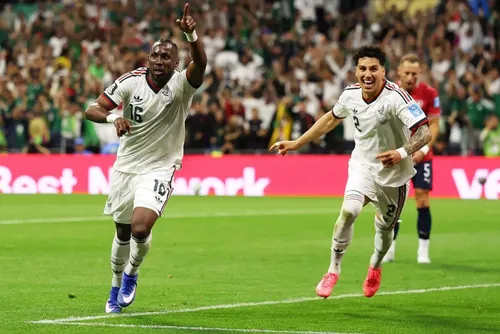 
				México vence, elimina a Tchéquia e se mantém 100% na Copa do Mundo
			
			
