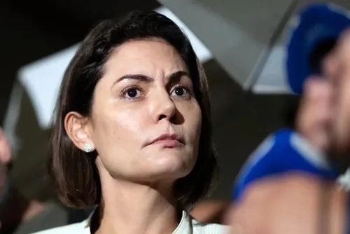 
				Michelle diz que sofreu “ataques covardes” de pessoas fiéis a Bolsonaro
			
			