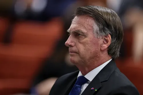 
				Polícia Civil colhe depoimento de Bolsonaro sobre arma apreendida em blitz
			
			