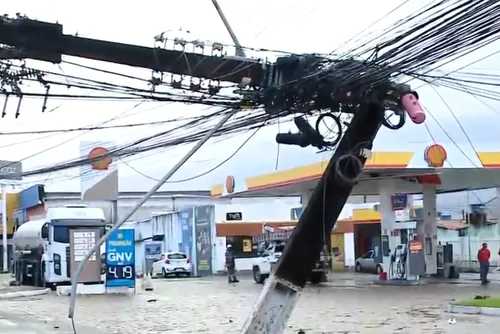 
				Motorista embriagado derruba poste na Via Expressa e provoca apagão, interdições e congestionamentos em Maceió
			
			