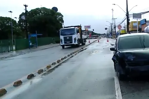 
				Motorista embriagado derruba poste na Via Expressa e provoca apagão, interdições e congestionamentos em Maceió
			
			