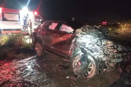 
				Motorista perde controle e capota Hilux na AL-220, no interior de Alagoas
			
			