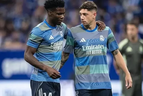 
				Mourinho chega ao Real Madrid para apagar incêndio da última temporada
			
			