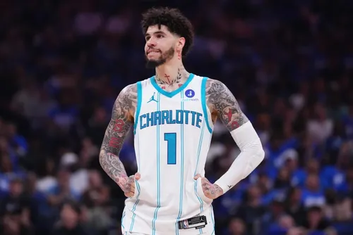 
				NBA: LaMelo Ball é trocado para o Minnesota Timberwolves
			
			