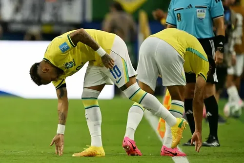 
				Neymar estreia nos braços do povo para a 4ª Copa do Mundo
			
			