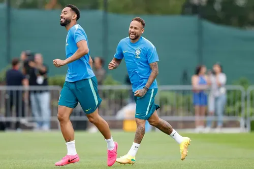 
				Neymar volta à Copa do Mundo e pode igualar Pelé e Rivaldo com a camisa 10
			
			