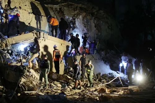
				Novo tremor atinge Venezuela após terremotos que mataram ao menos 188
			
			